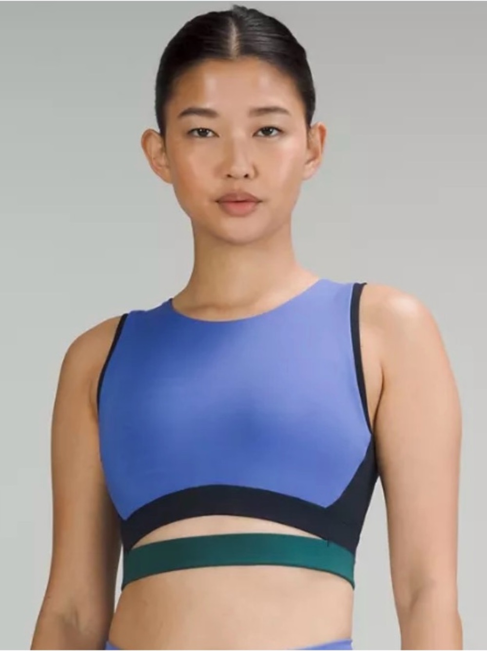 Lululemon High-Neck Square-Back Train Bra
Medium Support